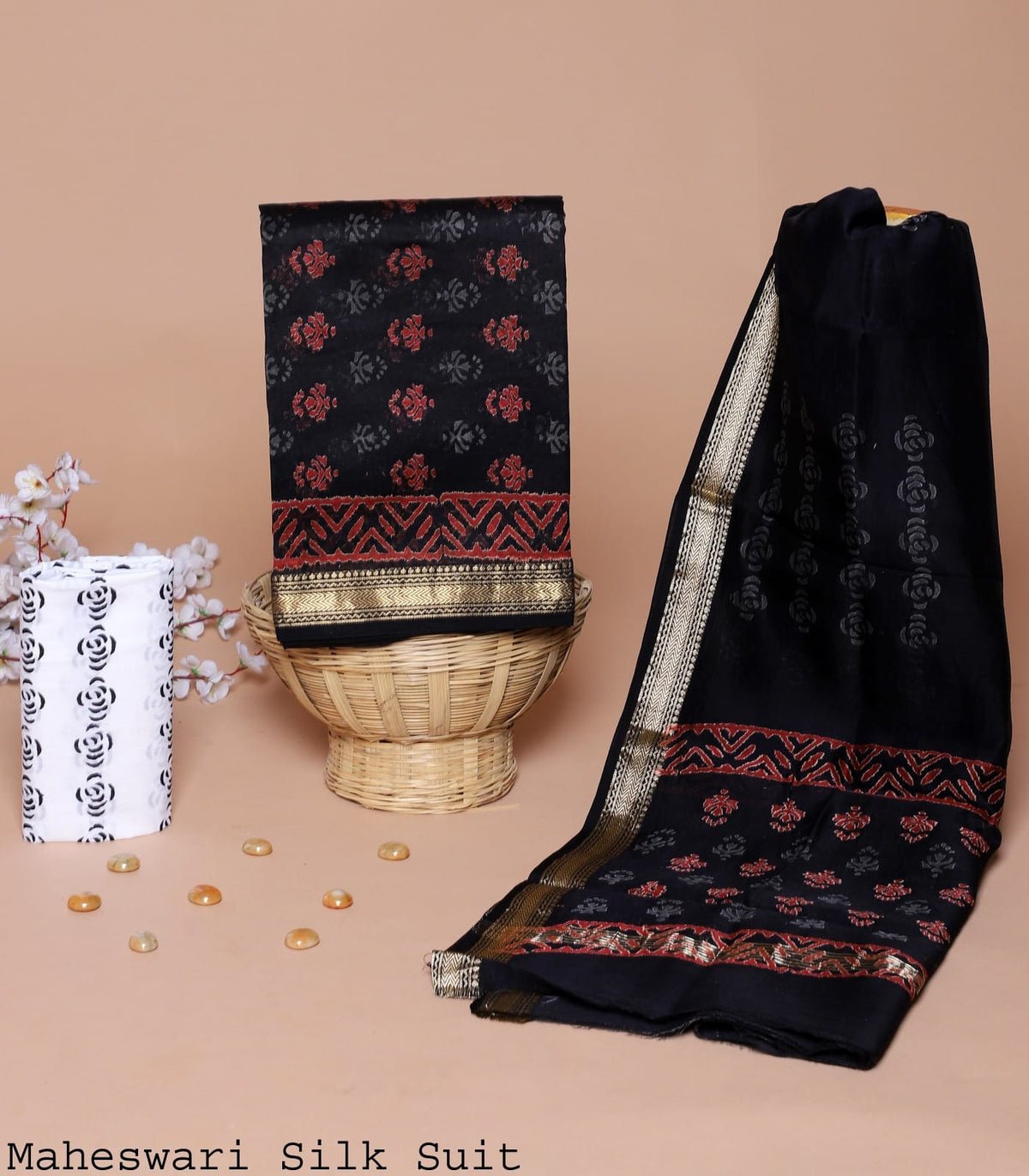 ELEGANT MAHESHWARI SILK SUIT - TIMELESS GRACE & TRADITIONAL CHARM