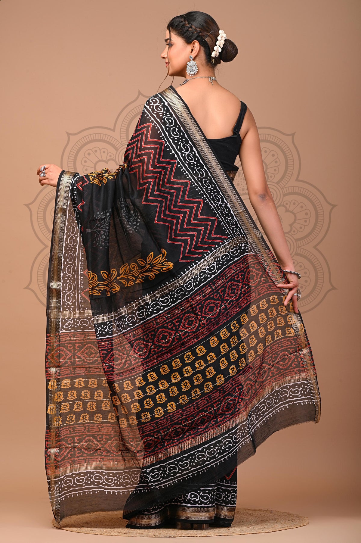 ELEGANT BLACK MAHESHWARI SILK COTTON SAREE WITH MULTICOLOR HAND BLOCK PRINT
