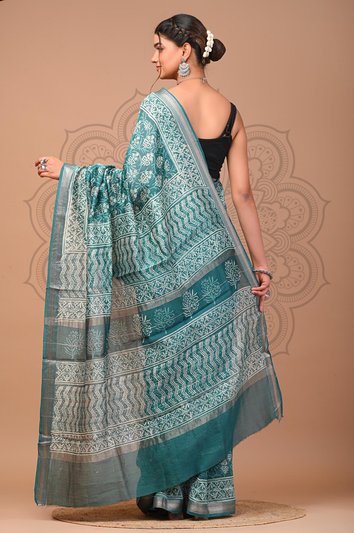 TEAL GREEN MAHESHWARI HANDWOVEN SILK COTTON SAREE WITH WHITE BLOCK PRINT