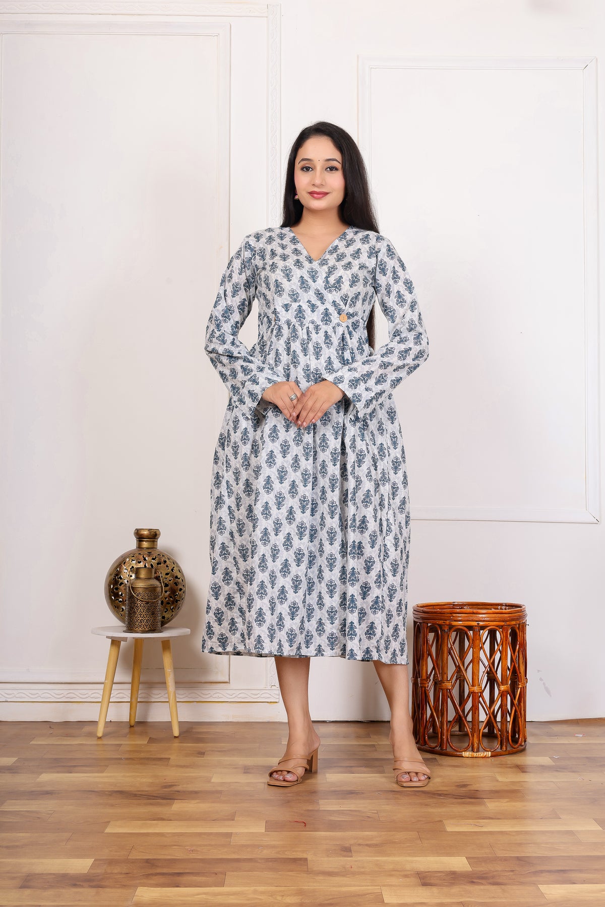 WHITE & BLUE LEAF PRINTED LONG DRESS