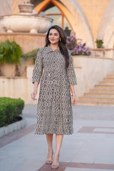 Women's Black & Beige Ethnic Print Knee-Length Dress with Collar