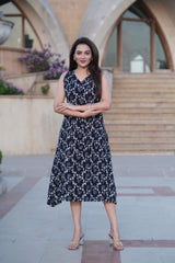 Timeless Charm: Black & White Sleeveless Cotton Dress
