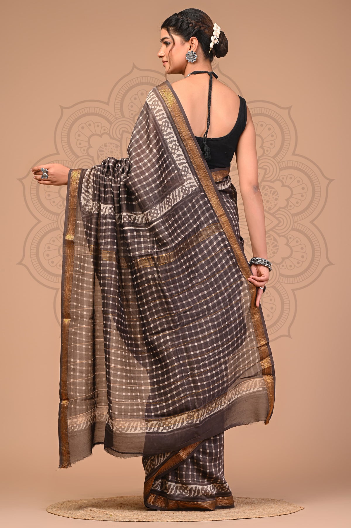 GRACEFUL MAHESHWARI SILK COTTON SAREE IN BLACK & WHITE CHECKS WITH ZARI BORDER